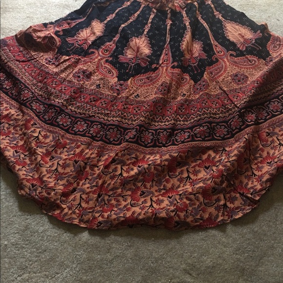 Very wide hem boho maxi skirt Nwt - Picture 3 of 3